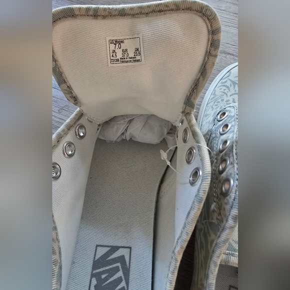 Vans Cream and Pale Blue Floral Pattern Sneakers - Picture 7 of 8